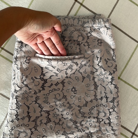 Size large floral lace evening shorts lined with satin - Picture 5 of 7